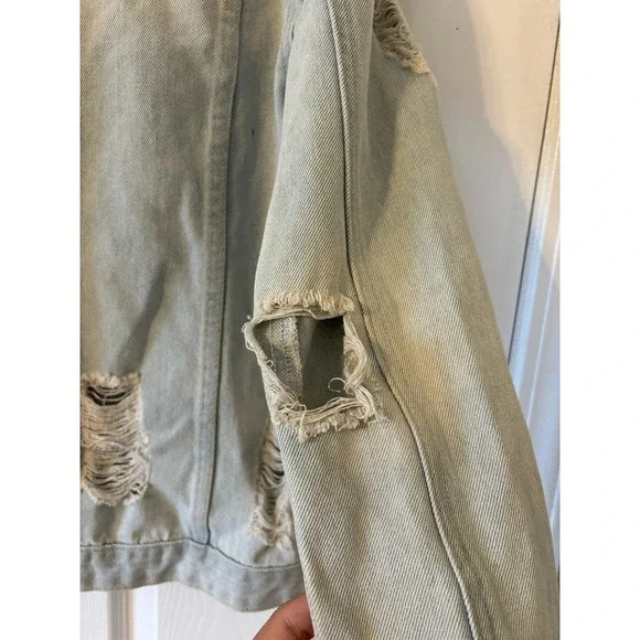 THREAD & SUPPLY Lightwash Distressed Denim
Jacket sz small - Picture 10 of 11